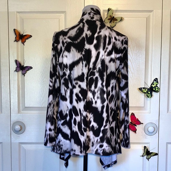 📂 Essentials by Milano Animal Print Waterfall Long Sleeve Cardigan - Picture 2 of 7